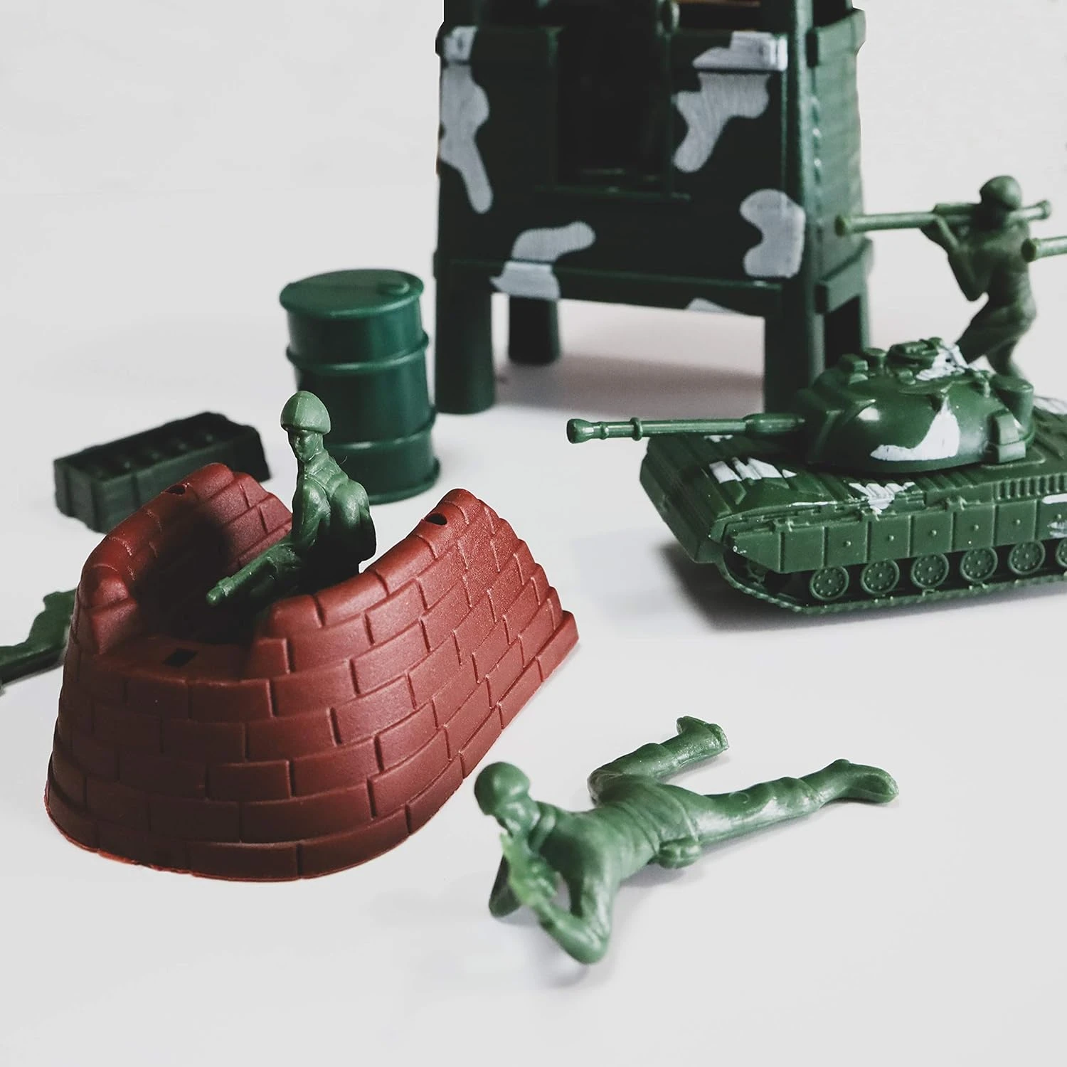 Hautton Toy Army Men Set, 107 Pcs Plastic Military Action Figures Combat Battle 