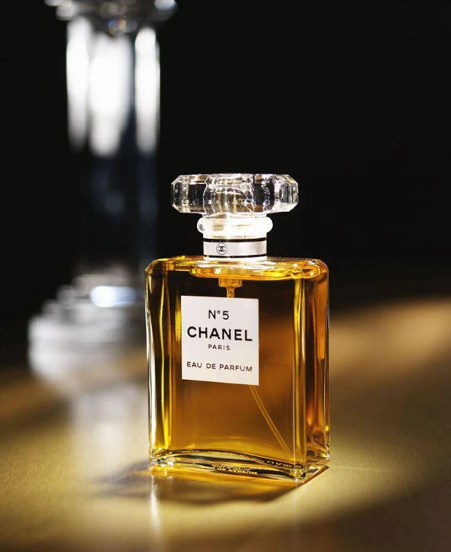 Chanel No.5 Eau de Parfum Spray for Women 3.4 oz – Classic Long-Lasting Luxury Floral Fragrance