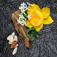 Marc Jacobs Perfect Intense Eau de Parfum 3.3 fl oz – Woody Floral Women’s Perfume with Daffodil, Jasmine, Roasted Almond & Sandalwood